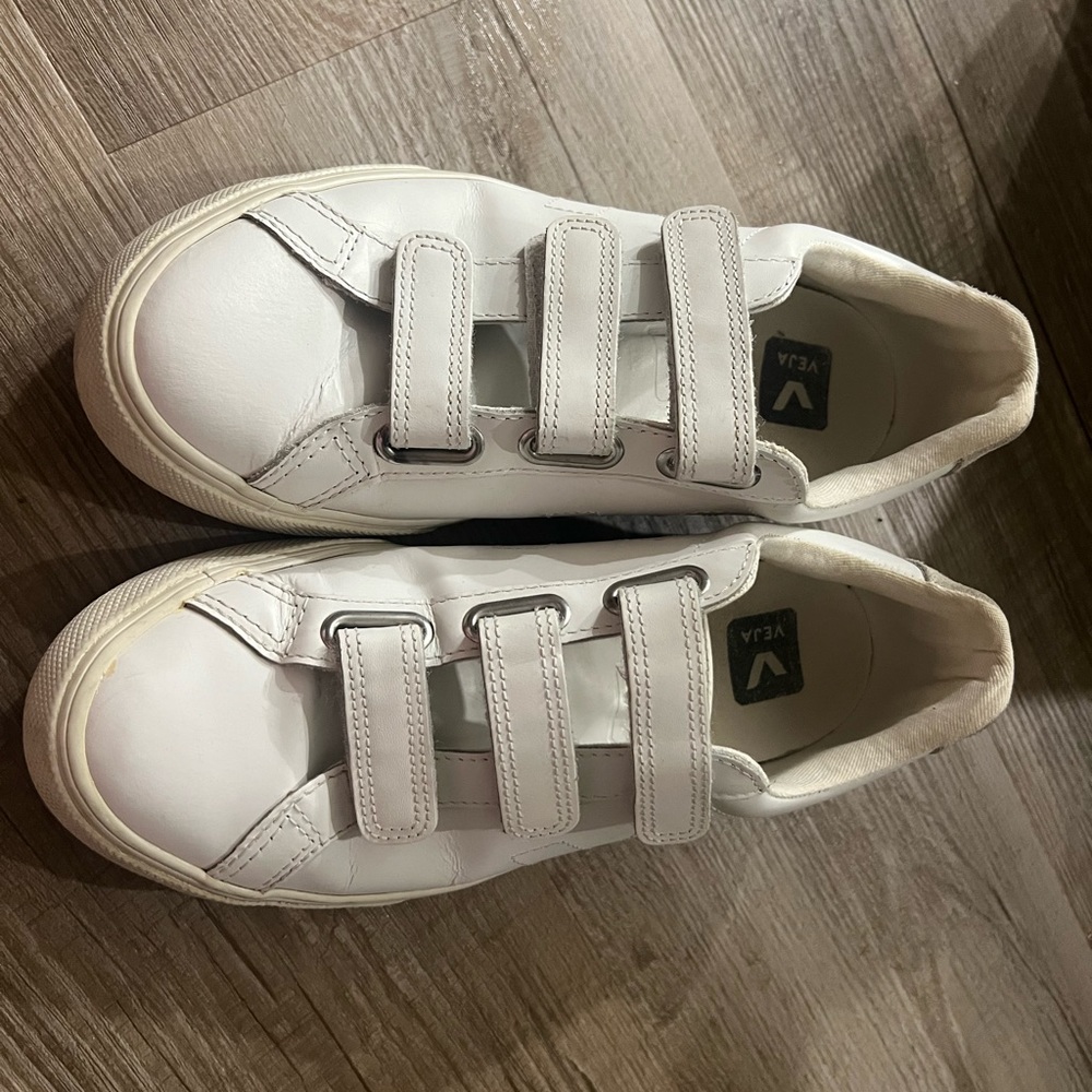 VEJA 3-LOCK LEATHER WHITE